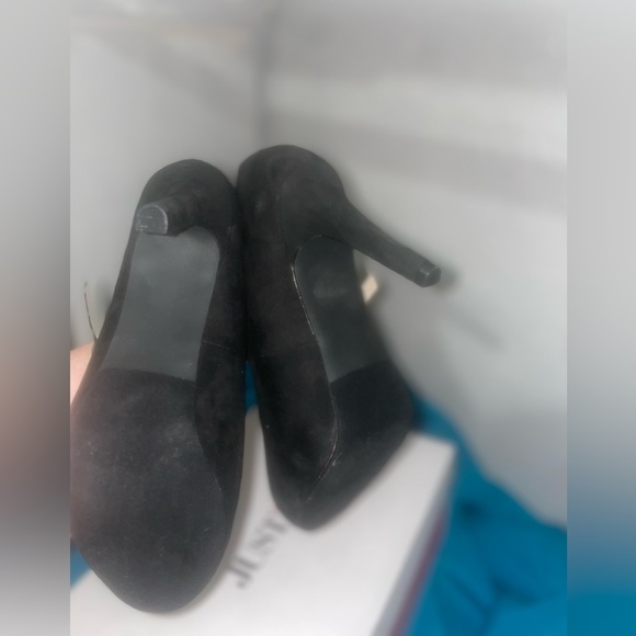 Shoes - Picture 4 of 4